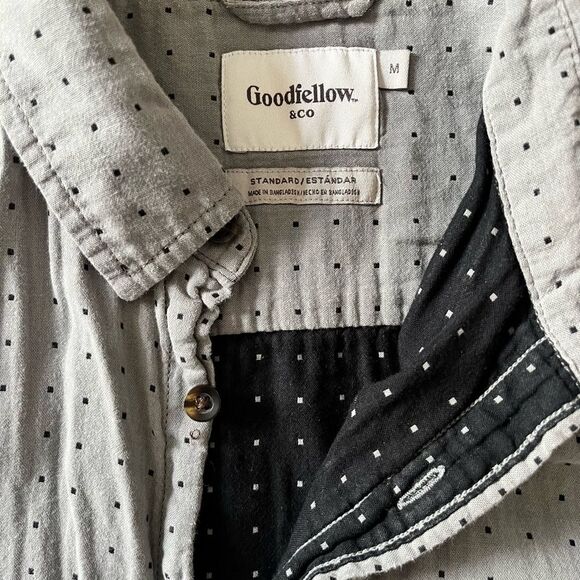 Casual Gray Short Sleeve Shirt - Picture 4 of 4